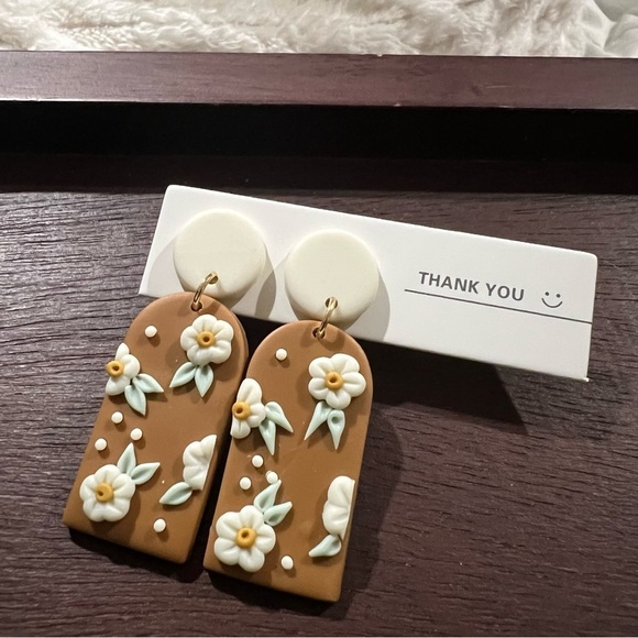 Boutique Spring Flower Floral Dangle Pierced Earrings NEW - Picture 1 of 1